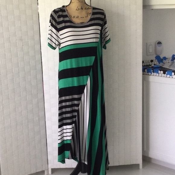 Woman’s Lane Bryant pullover Dress size 14 to 16 short sleeves #526 - Picture 1 of 7